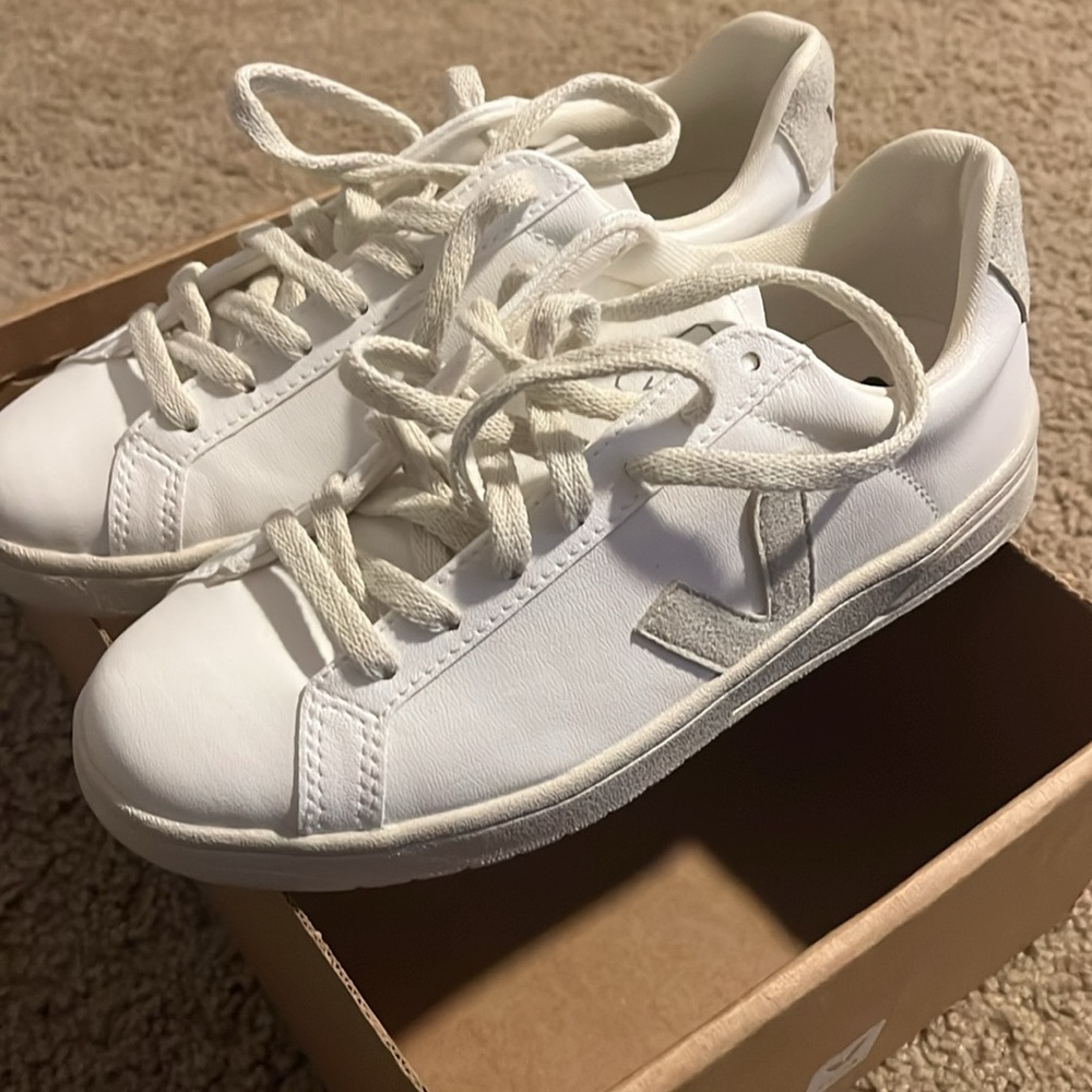 Veja Urca CWL Natural White Sneaker, NWT - Picture 2 of 7